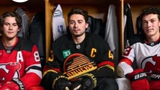 NHL Legacy Edition NHL Legacy Edition ile benzer